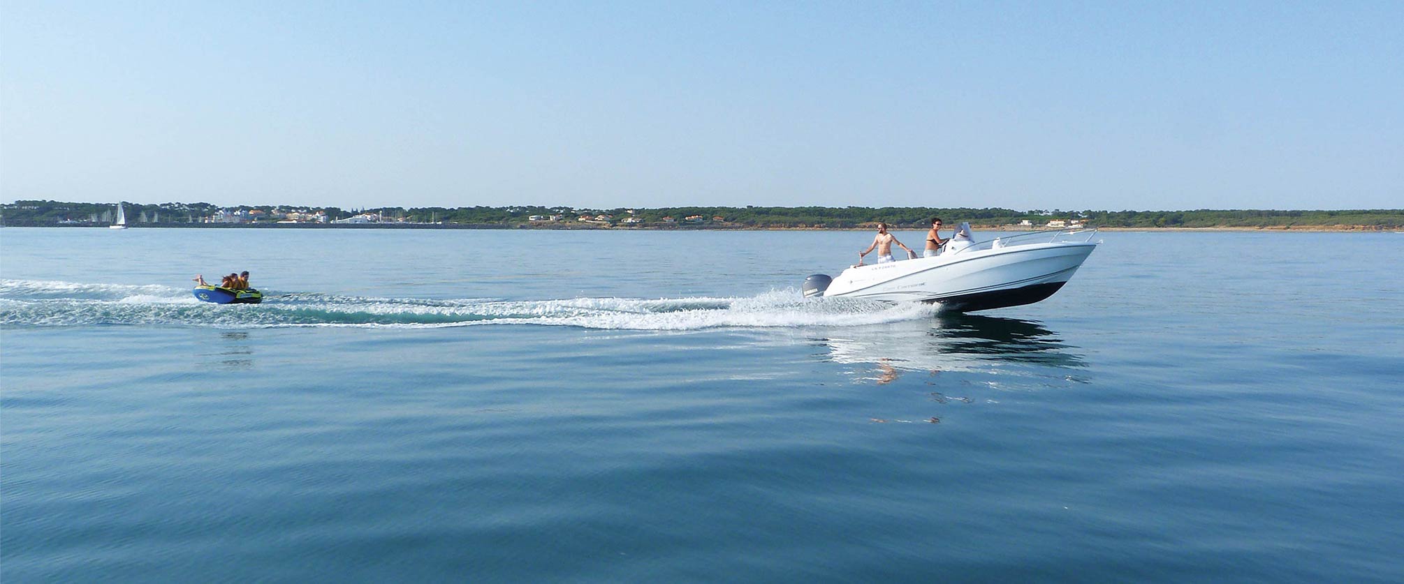 Location de bouées tractées, de wake boards, de skis nautiques ou de cannes à pêche